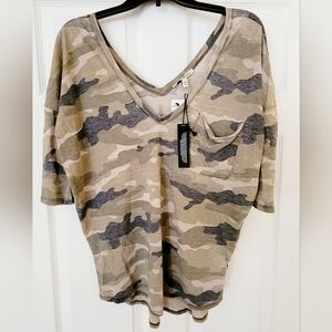 Relaxed V-Neck London Tee